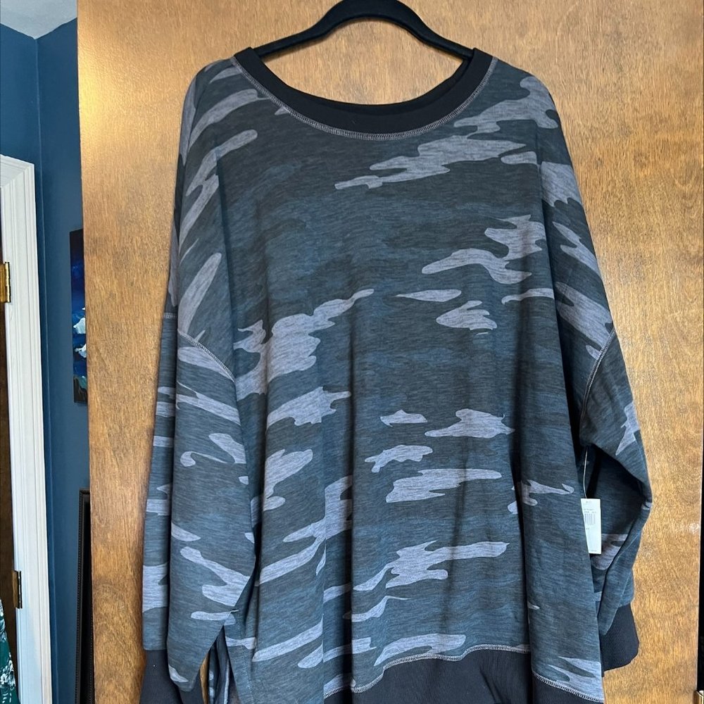 NWT Old Navy Camo Sweatshirt - Size 4X